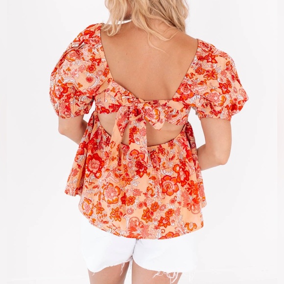 New THML floral puff sleeve pink orange peplum back tietop size small - Picture 2 of 7